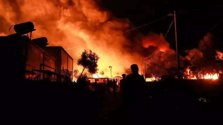 Greece: Fire sweeps through refugee camp on virus lockdown