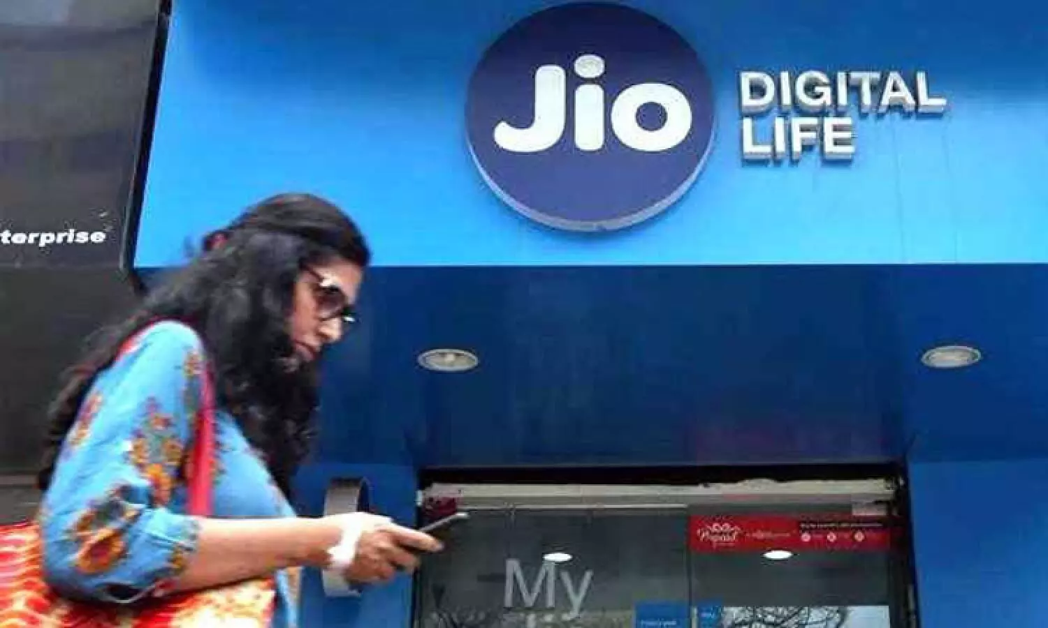 Reliance Jio partners with AeroMobile for in-flight mobile connectivity