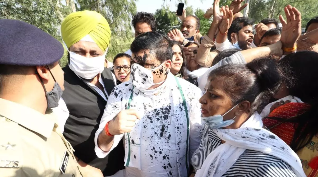 AAP MP Sanjay Singh, accused PFI dalal, thrown ink in Hathras