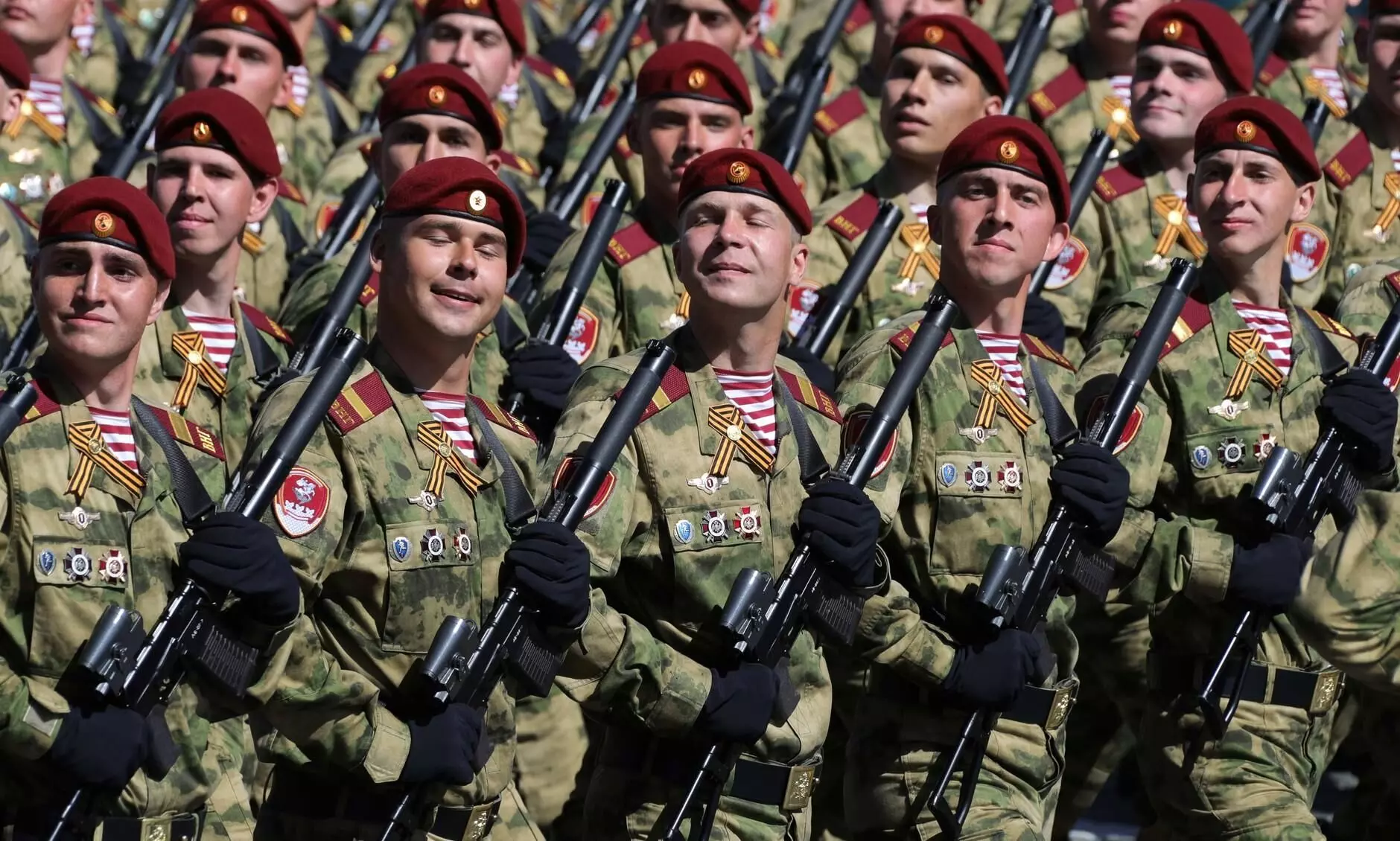 Russia is to vaccinate 4 lakh people in armed forces