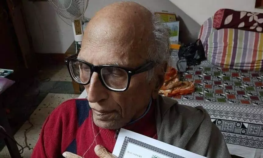 Famous Urdu poet Bashir Badr receives his PhD degree from AMU after 48 years