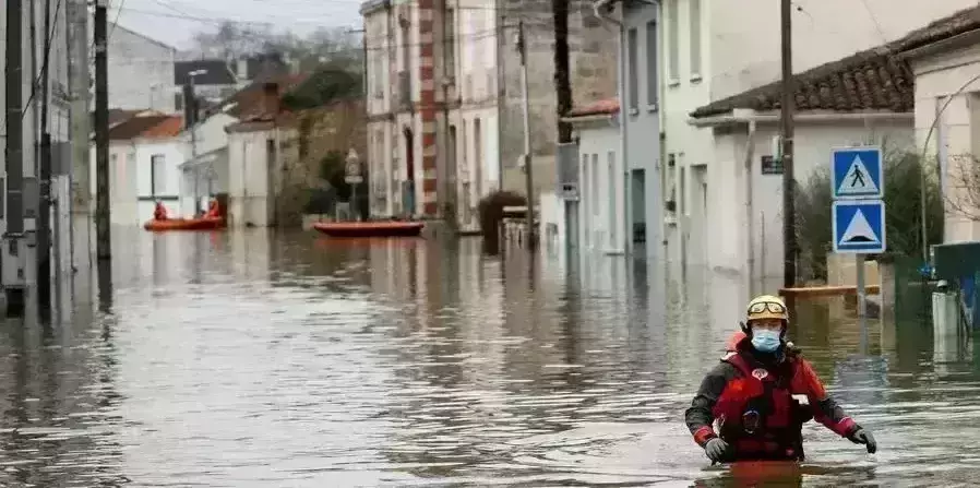 Heavy floods devastate Southwestern France