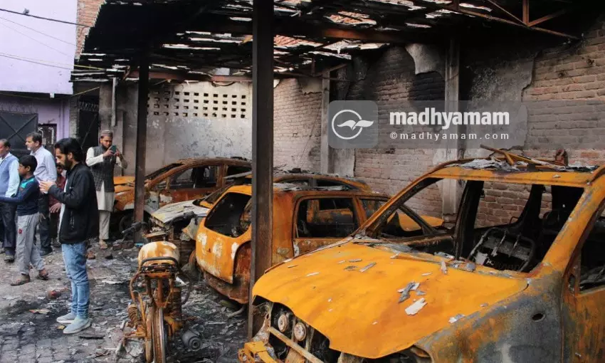 delhi riots burned vehicles
