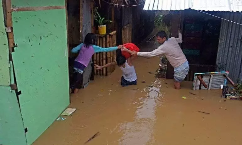 Typhoon Dujuan hits the Philippines displacing over 53,000 people