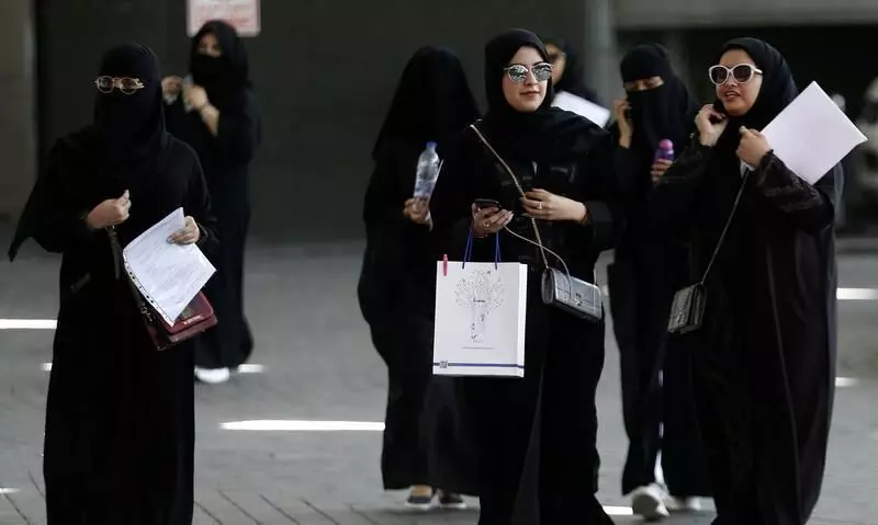 Saudi Arabia: Women participation in civil sectors increases 25 times over a decade