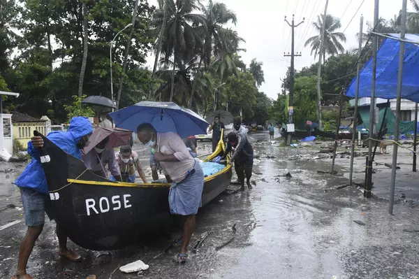 Heavy rain lashes parts of Kerala: Govt on alert