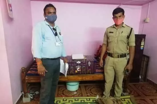 TTD vigilance officers seize Rs. 10 lakh from beggars house in Tirumala