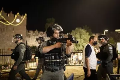 Israel continues to target worshippers at Al-Aqsa, Palestine issues warning