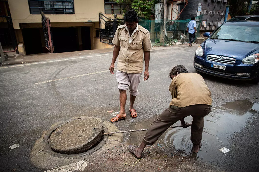 No manual scavenging deaths, but 941 died cleaning sewers: Govt