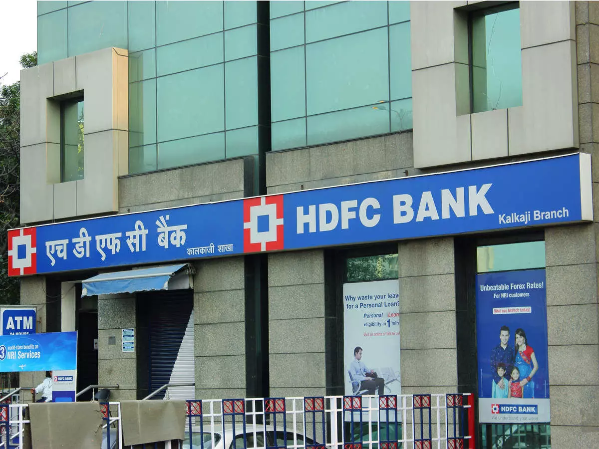HDFC bank free to allow credit cards, RBI lifts ban