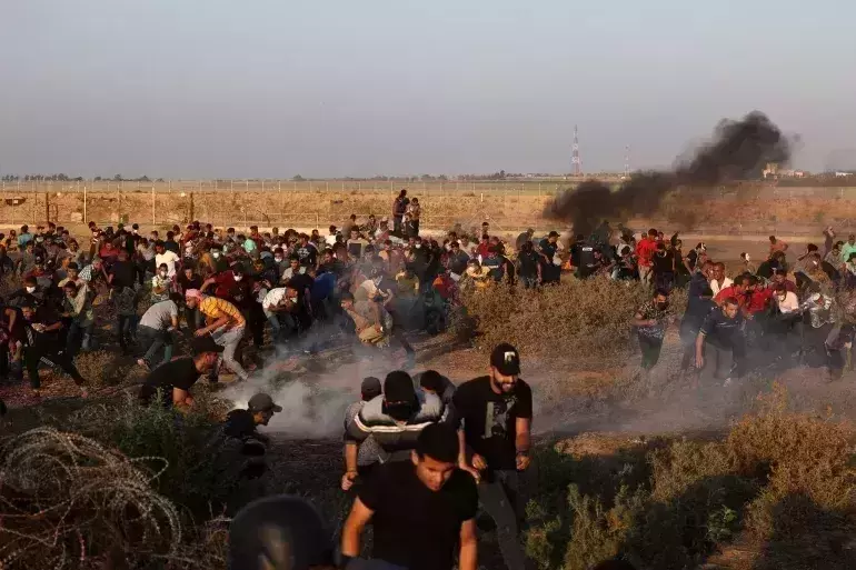 Israel opens fire, tear gas at Palestinian protesters