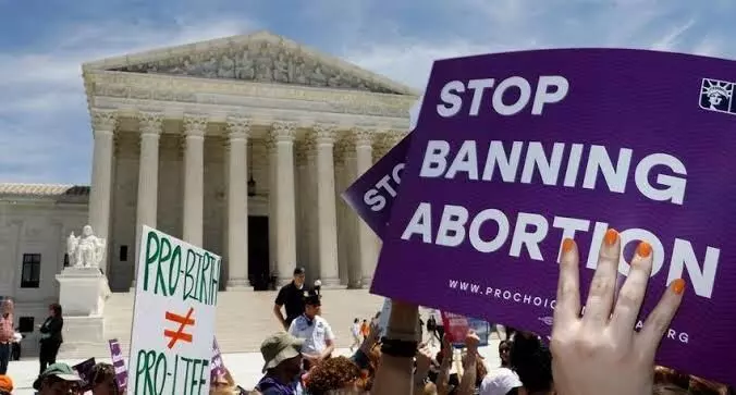 US judge temporarily blocks controversial Texas abortion law