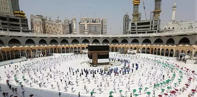 Saudi eases COVID rules, Makkah, Madinah to return to full capacity