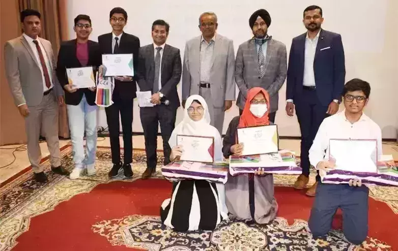 Gulf Madhyamam Freedom Quiz winners receive awards