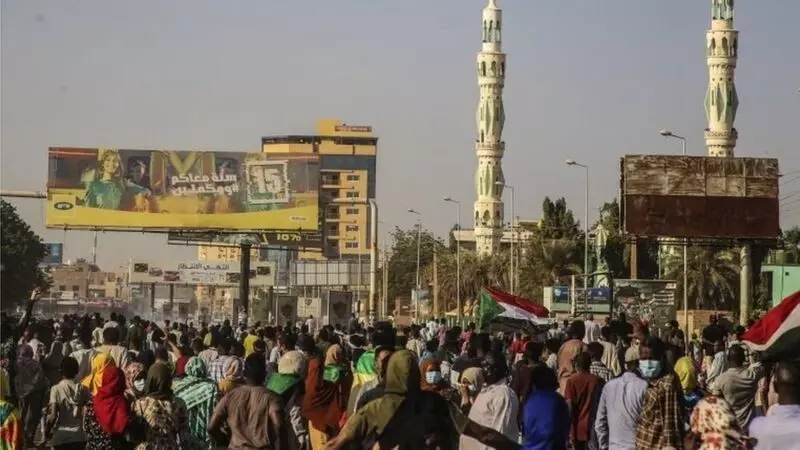 Sudani troops arrest Al Jazeera bureau chief