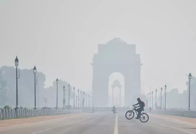 Delhi shuts down construction as air quality dips again