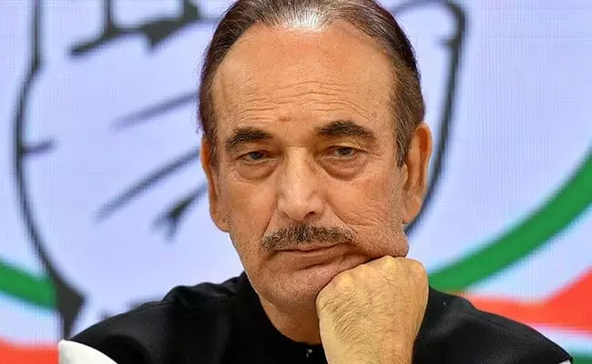 Padma Award Row: Another Cong leader in support of Azad