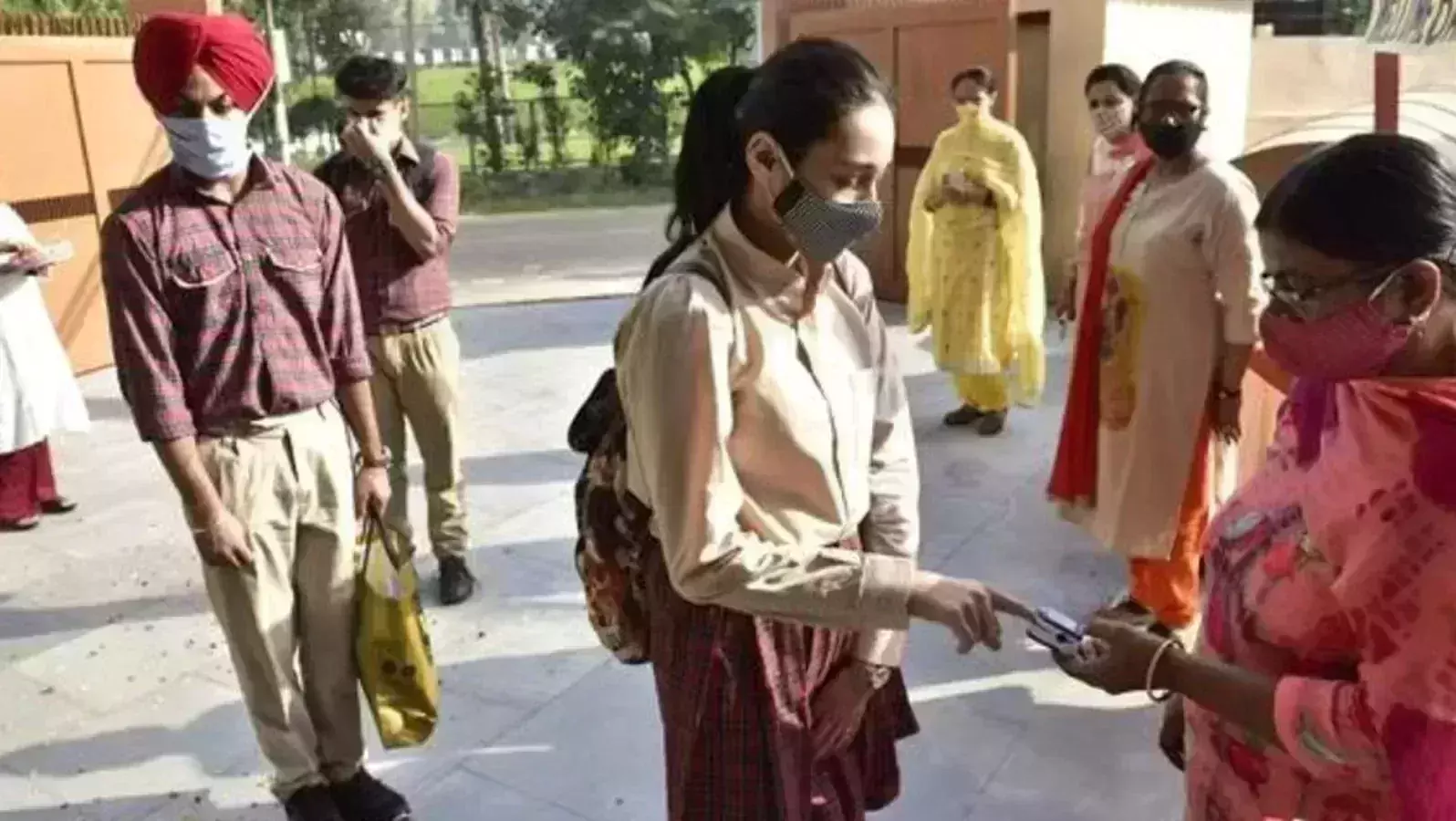 Rajasthan Cong Govt orders to change saffron touched school uniform