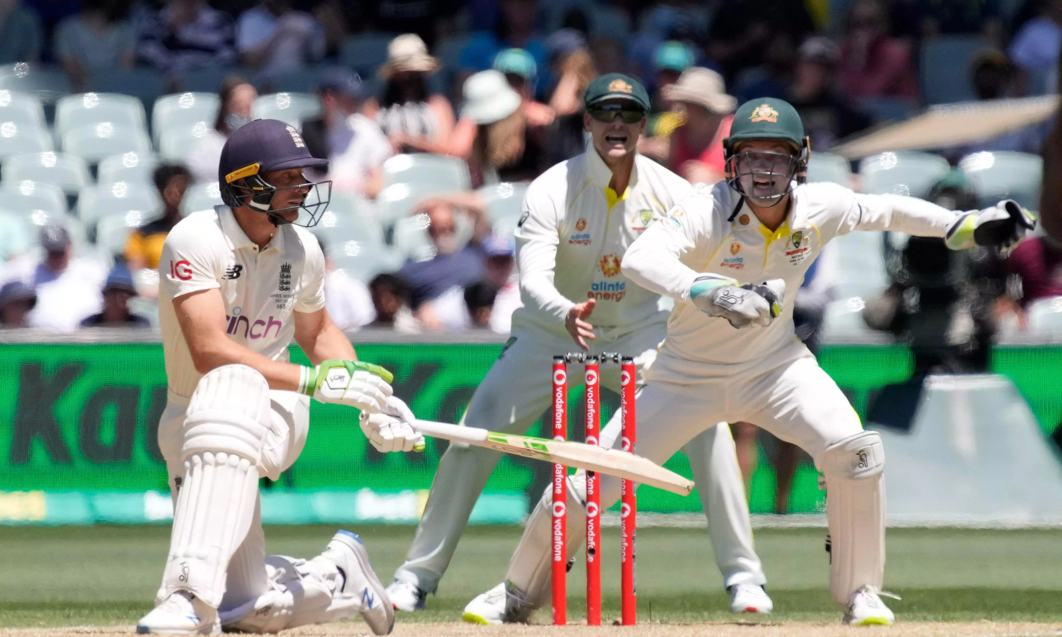Australia wins 2nd Ashes test by 275 runs to take 2-0 lead