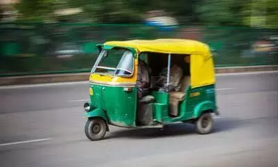 Gurgaon woman jumps from moving rickshaw out of fear of abduction