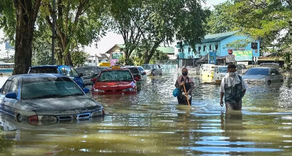 Death toll from Malaysias worst floods in years rises to 37