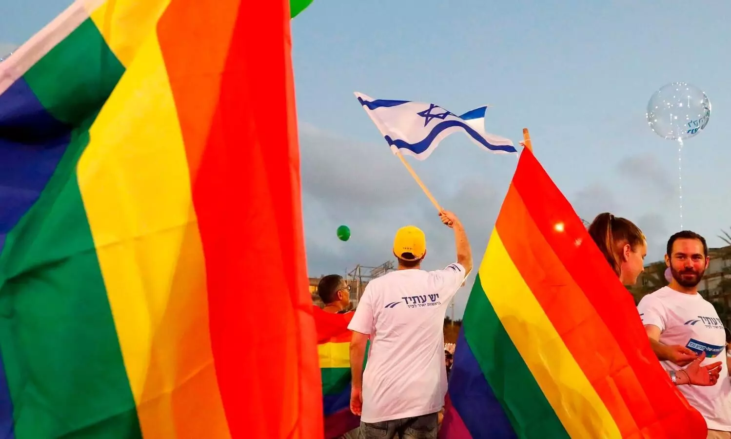 Israel allows gay couples to have children through surrogacy