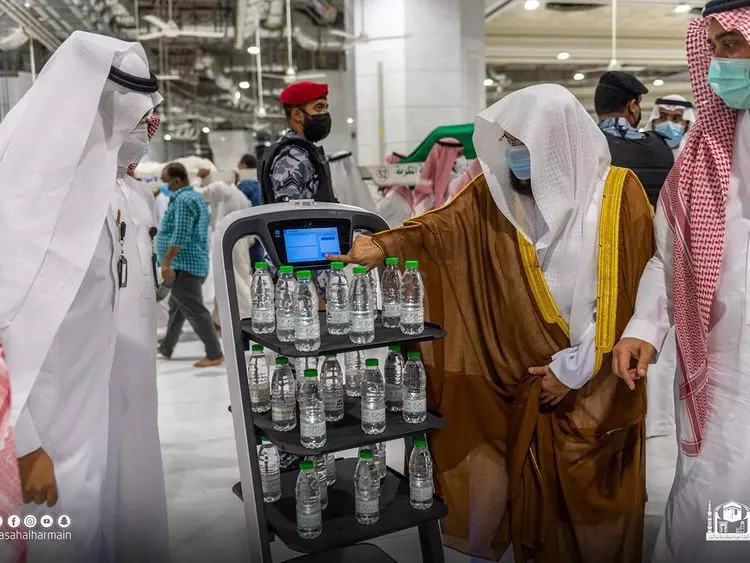 Robots coming to deliver Zamzam water in Saudis Holy mosques