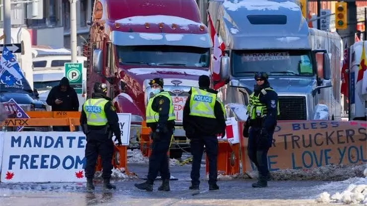 Canada protest: Police arrests 70, tow vehicles to end trucker blockade