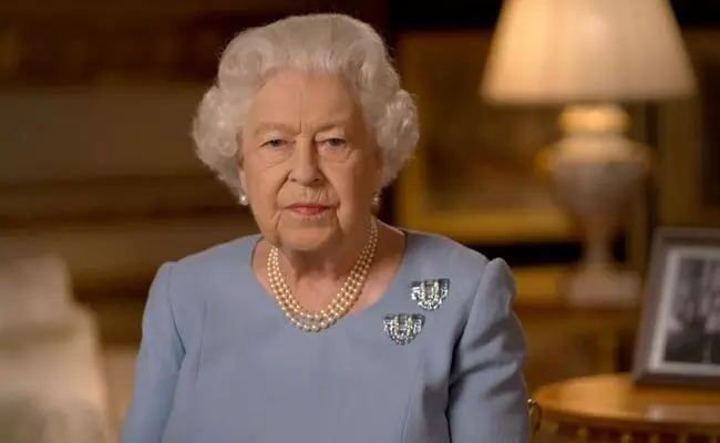 Queen Elizabeth test positive second time