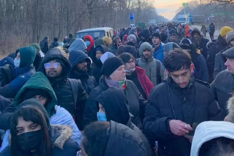 Stranded Indians at Ukraine-Poland border face bone-chilling cold, little food