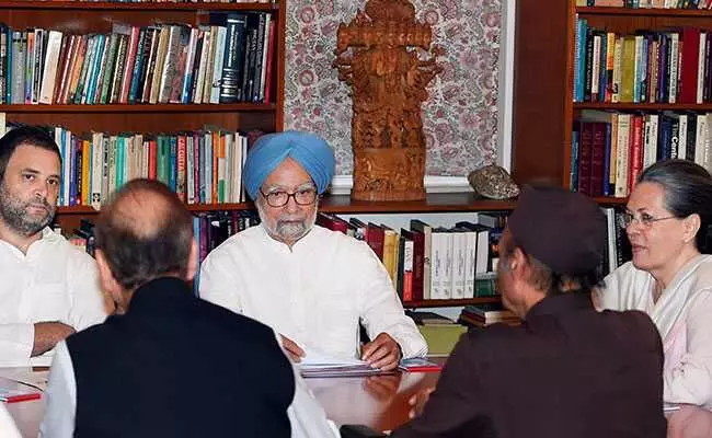 Manmohan Singh and 4 other Congress leaders to skip todays top body meeting