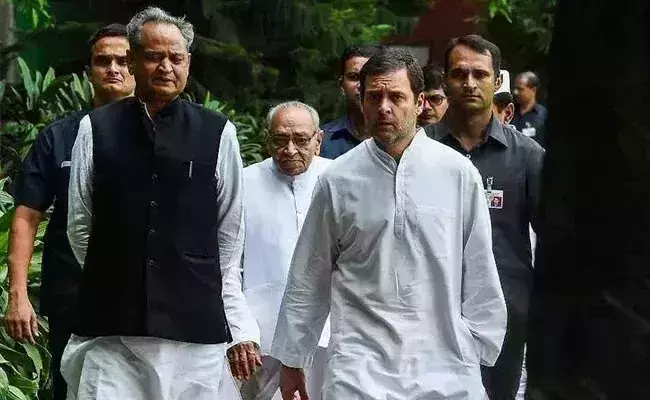 Rahul Gandhi should lead the Congress, says Ashok Gehlot