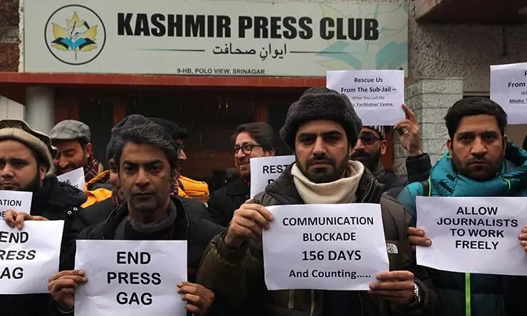 Draconian govt curbs choke news media in Kashmir: report
