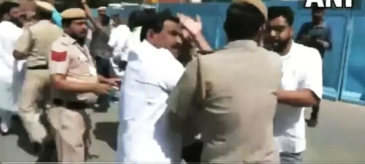 Scuffle breaks out between Kerala Cong MPs, Delhi cops during march to Parliament against K-Rail project