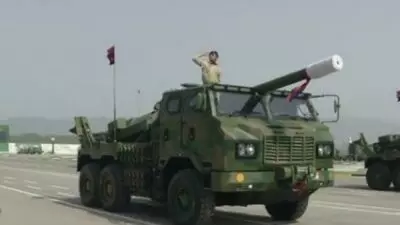 Pakistan parades its nuke capable howitzer first time