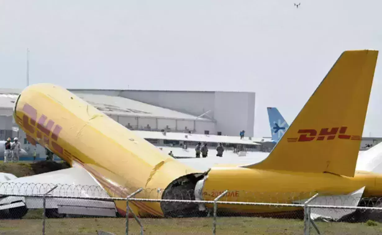 DHL cargo jet splits in two after crash-landing in Costa Rica