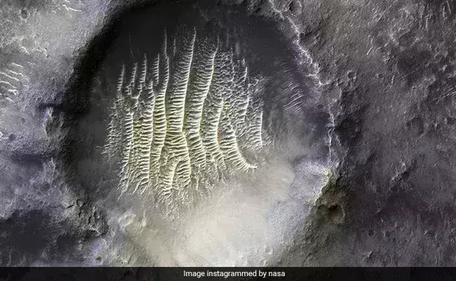 NASAs stunning image of Mars crater looks like an alien footprint