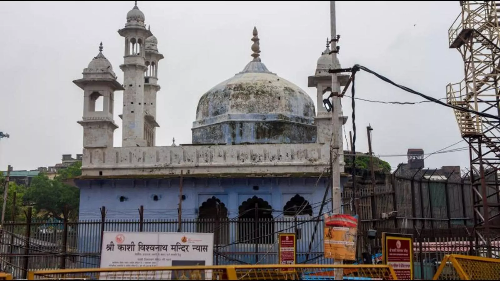 Mosque next to Kashi Vishwanath temple inspected to find way for a shrine