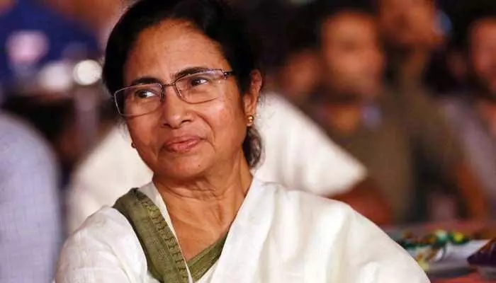 Writer feels awards crown of thorns after Mamata conferred with literary honour, returns award
