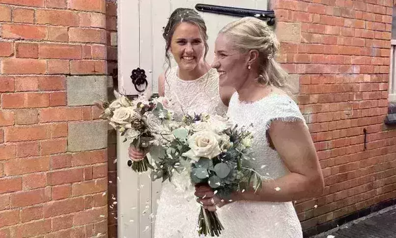 Natalie & Katherine of Englands Women cricket team get married