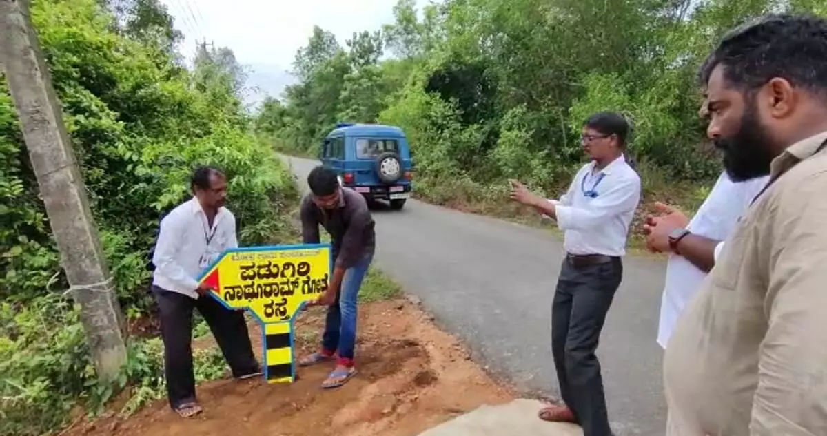 Karnataka police remove Godse signage from roadside
