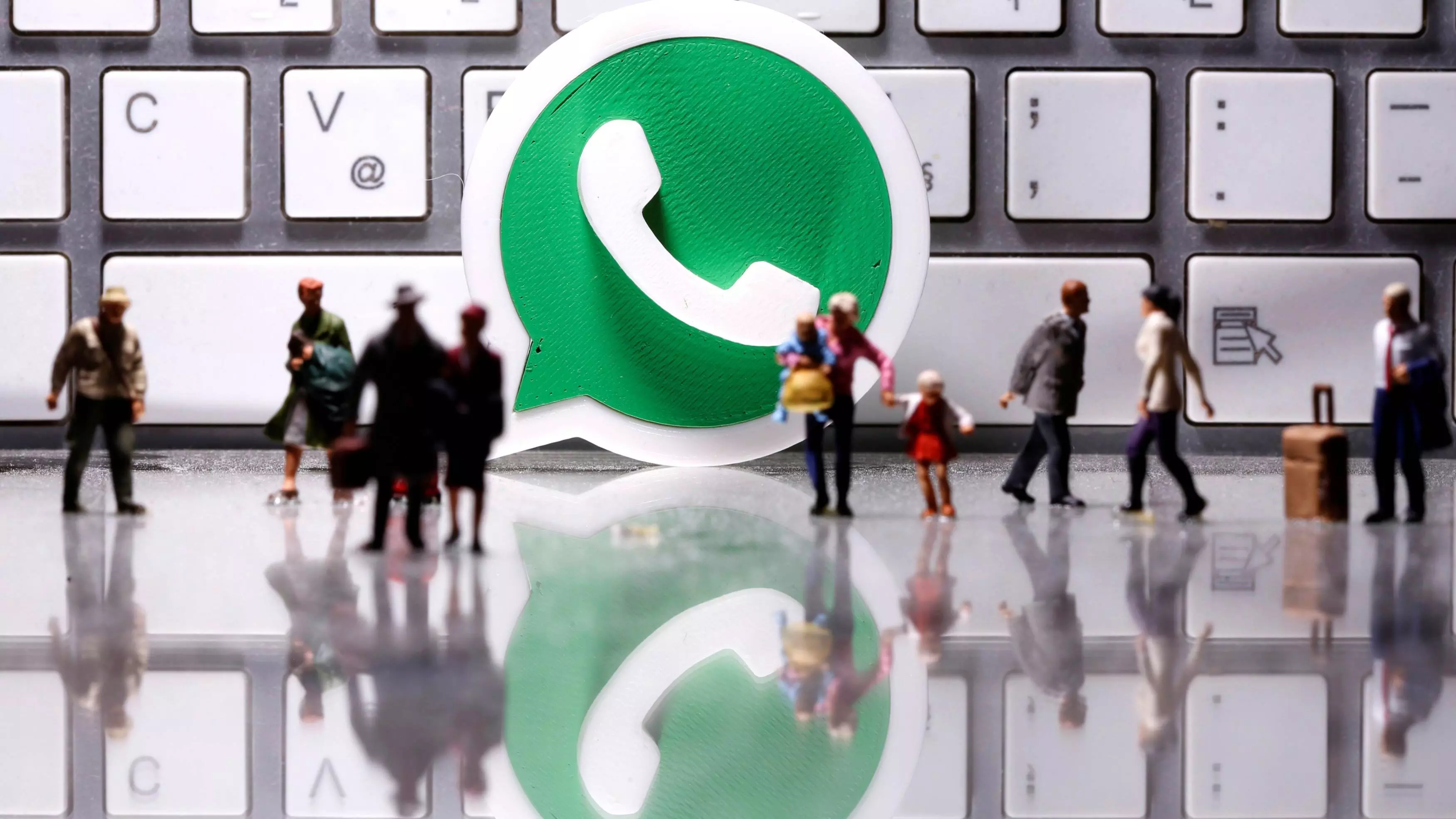 WhatsApp to soon allow users to hide online status