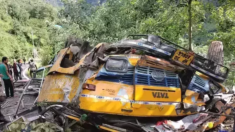 16, including school students, killed in bus accident in Himachal Pradesh