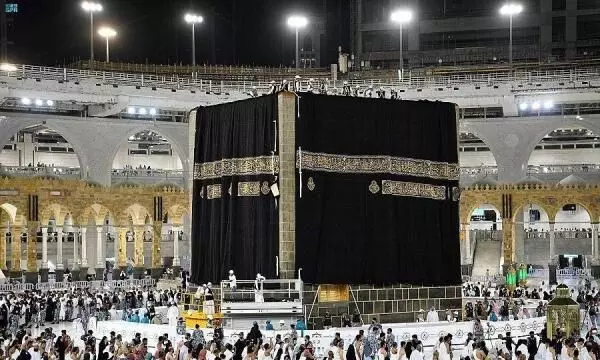 Saudi changes Kaabas Kiswa on Muharram 1; Islamic New Year