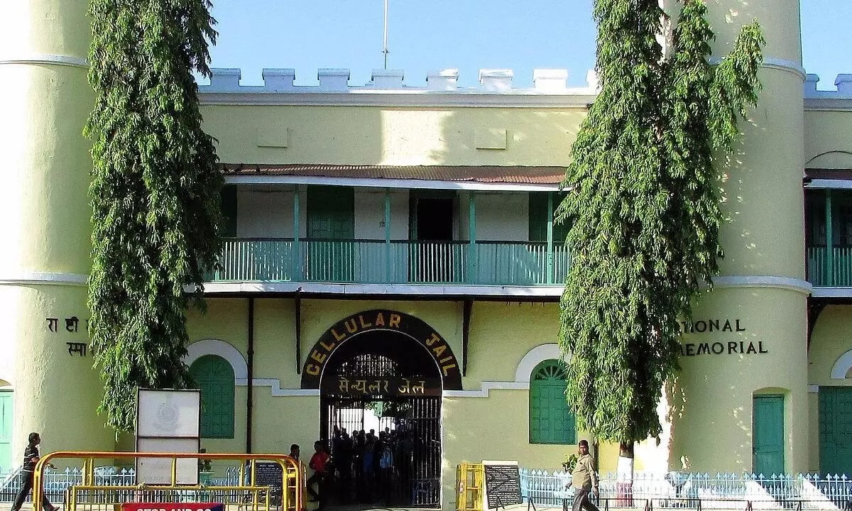 Savarkar used to fly out on the wings of Bulbul birds from Cellular jail: A lesson in Ktka textbook says