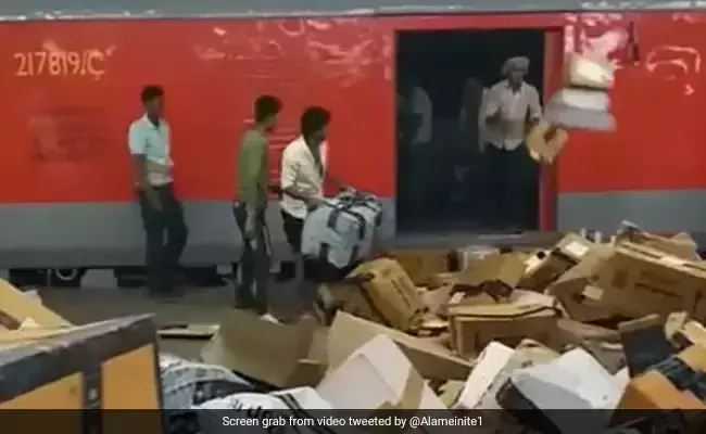 Amazon parcels tossed out of train carelessly, shocking social media