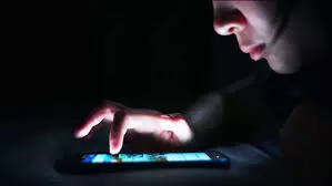Blue light from your phone screen could be ageing you faster: Study