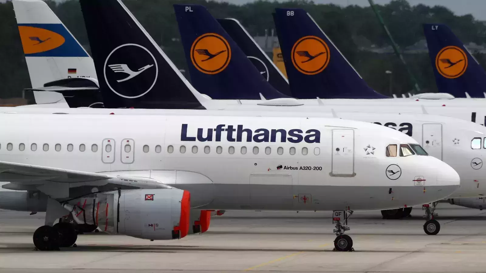Lufthansa pilots go on strike, Delhi airport in chaos