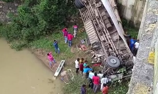 Bus falls off bridge in Jharkand, killing 6