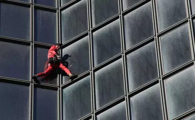 French Spiderman climbs 48-storey building at age 60